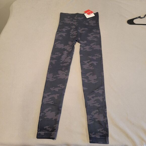 Spanx Women's Look At Me Now Seamless Legging - Small - Picture 2 of 9
